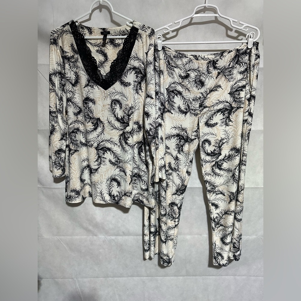 SOMA Pajama Set Women’s XL Black Tan Feather Print Long Sleeve Lace Soft Stretch